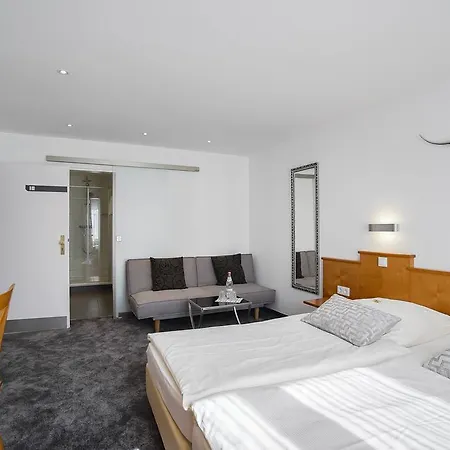 Maxim Pensjonat Langenfeld (North Rhine-Westphalia)